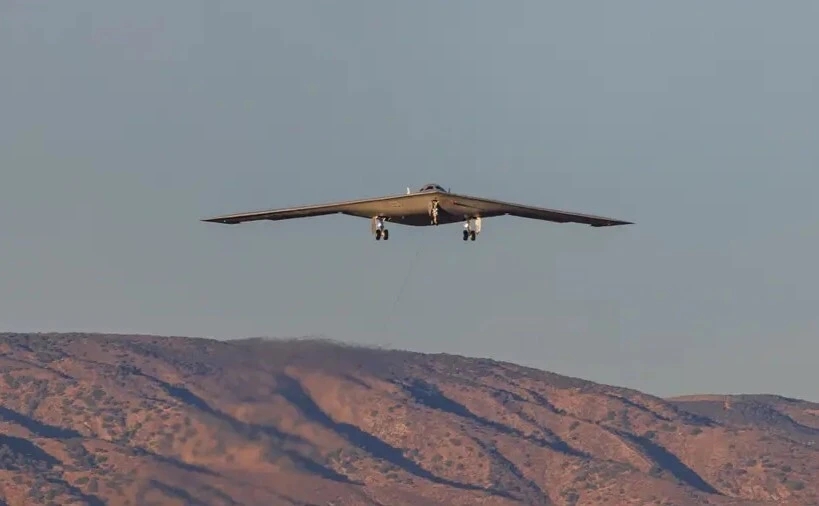 B-21隱身戰(zhàn)略轟炸機(jī)首飛_編輯.jpg