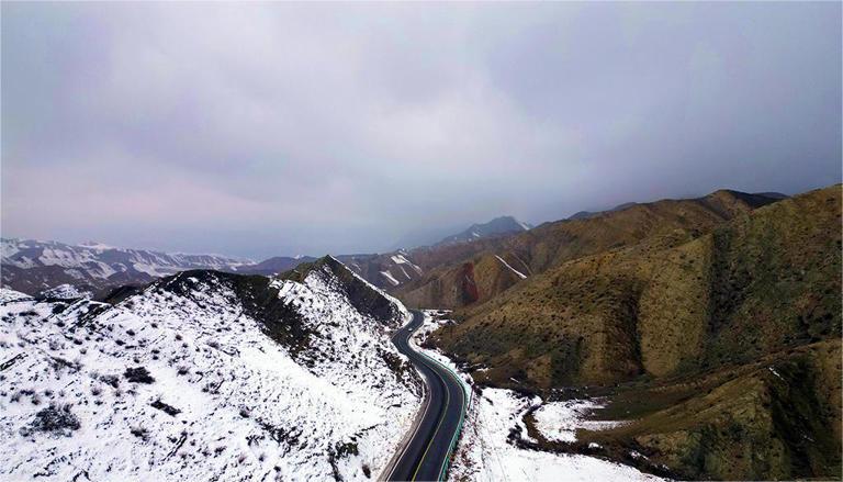 新疆昌吉：雪落丹霞 半山水墨半山詩(shī)3.jpg