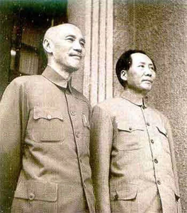 1945年8月，毛澤東與蔣介石在重慶合影.jpg