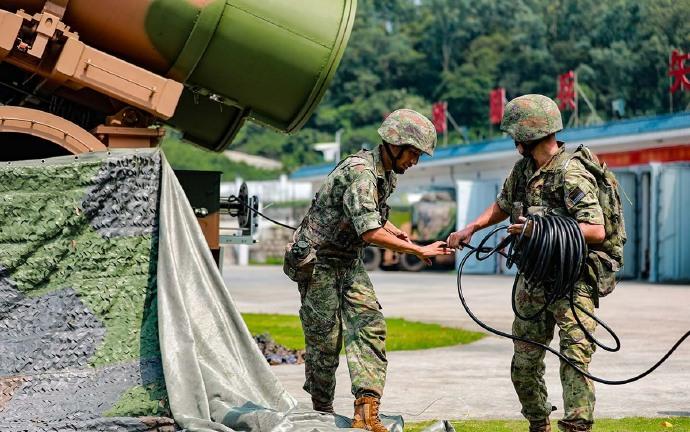 近日，東部戰(zhàn)區(qū)海軍某部組織實(shí)戰(zhàn)化單車(chē)綜合作戰(zhàn)比武，進(jìn)一步錘煉官兵打贏本領(lǐng)。1.jpg