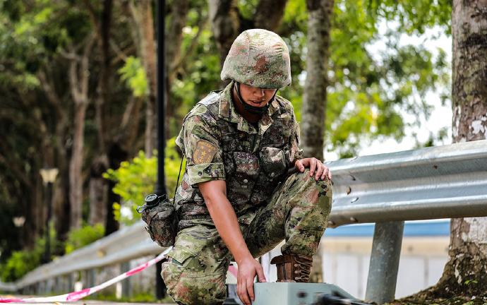 近日，東部戰(zhàn)區(qū)海軍某部組織實(shí)戰(zhàn)化單車(chē)綜合作戰(zhàn)比武，進(jìn)一步錘煉官兵打贏本領(lǐng)。.jpg